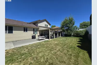 1166 E Main St, Hermiston, OR 97838 - Photo 8