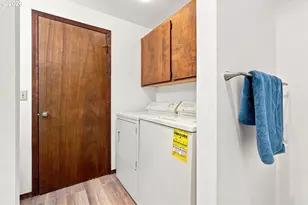 11872 SE Morrison St, Portland, OR 97216 - Photo 20