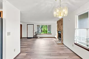 11872 SE Morrison St, Portland, OR 97216 - Photo 8