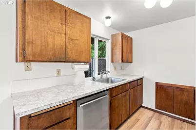 11872 SE Morrison St, Portland, OR 97216 - Photo 10