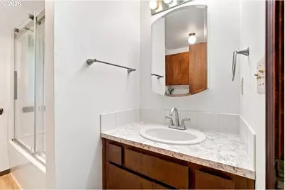 11872 SE Morrison St, Portland, OR 97216 - Photo 18
