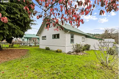 331 NE Laurel Ave, Myrtle Creek, OR 97457 - Photo 38