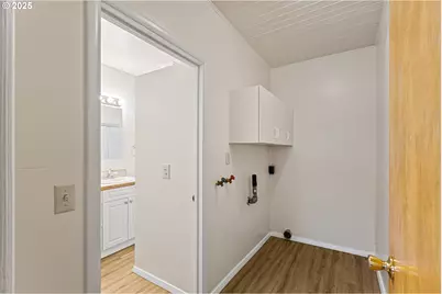 331 NE Laurel Ave, Myrtle Creek, OR 97457 - Photo 28