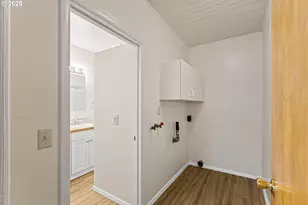 331 NE Laurel Ave, Myrtle Creek, OR 97457 - Photo 28