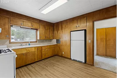 331 NE Laurel Ave, Myrtle Creek, OR 97457 - Photo 12