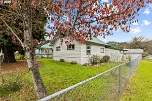 331 NE Laurel Ave, Myrtle Creek, OR 97457 - Photo 1