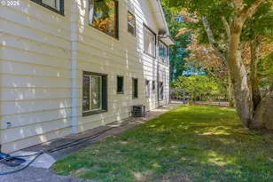 380 N 2nd Ct, Coos Bay, OR 97420 - Photo 42