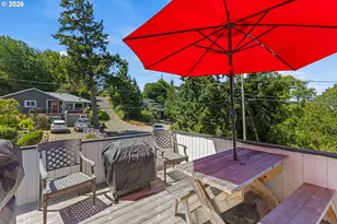 380 N 2nd Ct, Coos Bay, OR 97420 - Photo 14