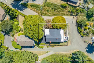380 N 2nd Ct, Coos Bay, OR 97420 - Photo 44