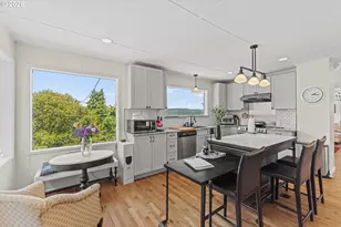 380 N 2nd Ct, Coos Bay, OR 97420 - Photo 12