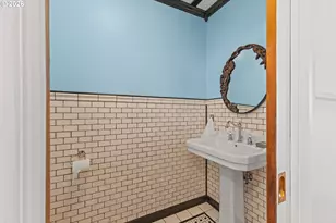 380 N 2nd Ct, Coos Bay, OR 97420 - Photo 22
