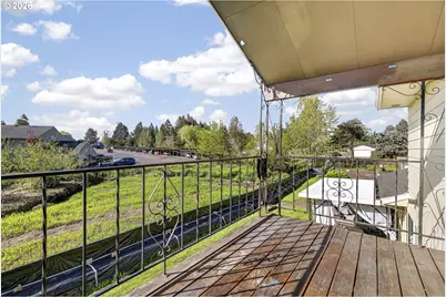 1702 NE Hogan Dr, Gresham, OR 97030 - Photo 4