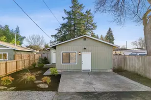 9984 SE Amherst St, Clackamas, OR 97015 - Photo 2