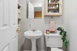 3245 NE 108th Ave, Portland, OR 97220 - Photo 14