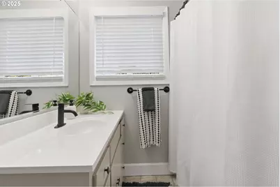 3245 NE 108th Ave, Portland, OR 97220 - Photo 30