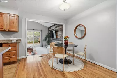 3245 NE 108th Ave, Portland, OR 97220 - Photo 8