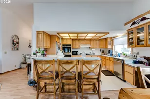 4608 Holly St, Springfield, OR 97478 - Photo 6