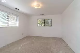 110 NE Kirby Ave, Roseburg, OR 97470 - Photo 34