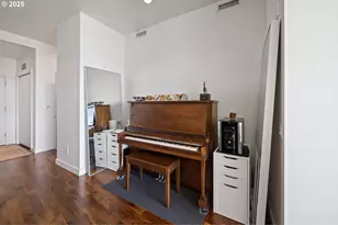 949 NW Overton St, Portland, OR 97209 - Photo 16