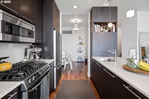 949 NW Overton St, Portland, OR 97209 - Photo 10