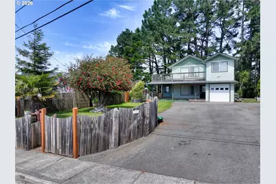 734 Pacific Ave, Brookings, OR 97415 - Photo 1
