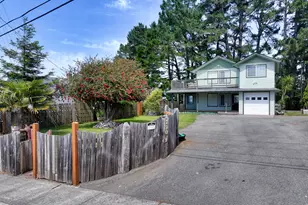 730 Pacific Ave, Brookings, OR 97415 - Photo 1