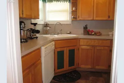 273 Crest Dr, Myrtle Creek, OR 97457 - Photo 4