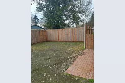 760 W Ballf St, Roseburg, OR 97471 - Photo 10