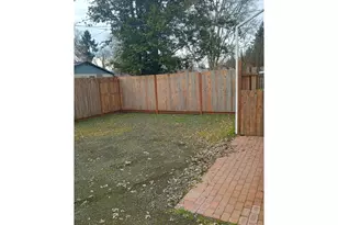 760 W Ballf St, Roseburg, OR 97471 - Photo 10