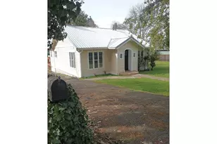 760 W Ballf St, Roseburg, OR 97471 - Photo 1