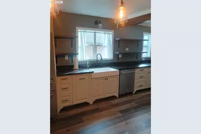 760 W Ballf St, Roseburg, OR 97471 - Photo 12