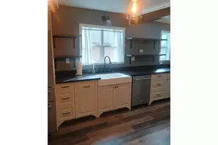 760 W Ballf St, Roseburg, OR 97471 - Photo 12