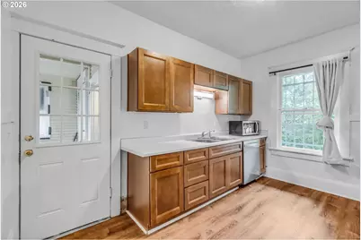 5213 N Montana Ave, Portland, OR 97217 - Photo 8