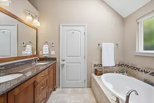 2383 NE Jamie Dr, Hillsboro, OR 97124 - Photo 20