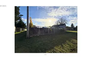 564 SW Cedar St, Mill City, OR 97360 - Photo 2