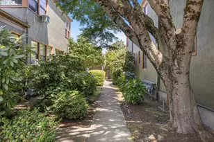 2105 SE Caruthers St, Portland, OR 97214 - Photo 34