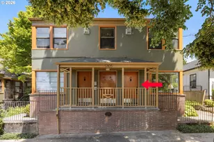 2105 SE Caruthers St, Portland, OR 97214 - Photo 2