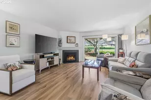 10425 SW Greenleaf Terrace, Tigard, OR 97224 - Photo 6