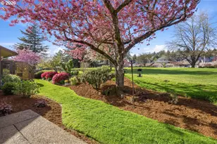 10425 SW Greenleaf Terrace, Tigard, OR 97224 - Photo 2