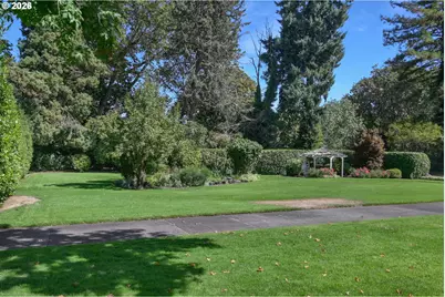 850 E Beacon Dr, Eugene, OR 97404 - Photo 38