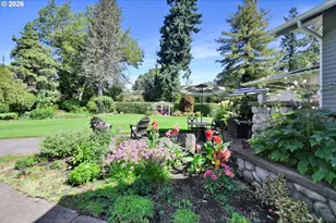 850 E Beacon Dr, Eugene, OR 97404 - Photo 40