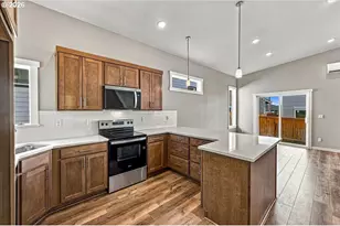 210 Black Hawk Ct, Columbia City, OR 97018 - Photo 10