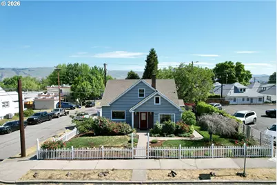 121 W 10th St, The Dalles, OR 97058 - Photo 2