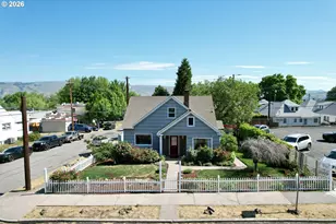 121 W 10th St, The Dalles, OR 97058 - Photo 2