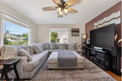 121 W 10th St, The Dalles, OR 97058 - Photo 8