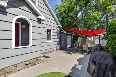 121 W 10th St, The Dalles, OR 97058 - Photo 4