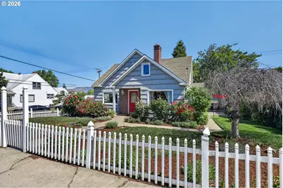121 W 10th St, The Dalles, OR 97058 - Photo 2