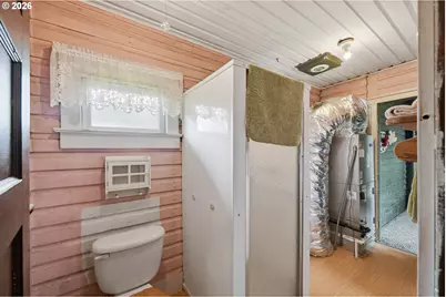 906 C St, Myrtle Point, OR 97458 - Photo 28