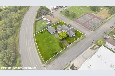 906 C St, Myrtle Point, OR 97458 - Photo 4