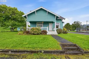 906 C St, Myrtle Point, OR 97458 - Photo 2